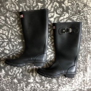 Huntress Matte Black